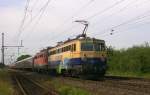 Centralbahn 1042 520 mit abgebügelter ÖBB 1142 704 und  Classic-Courier -Sonderzug in Richtung Osnabrück (Diepholz, 07.06.14).