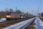 185 592-2 der Crossrail mit einem Ganzzug Autotransportwagen in Niederndodeleben am 17.02.2010, der Zug kam aus Richtung Magdeburg. Gru an den Tf.