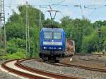 145-CL 204 von Crossrail mit einem Bertschi Containerzug am 03.07.2012 auf der KBS 480 in der S-Kurve vor dem Bahnhof Eschweiler.