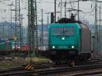 185 576-6 von Crossrail zieht am 04.04.2014 einen Zug mit leeren Containertragwagen aus Aachen West Richtung Köln.