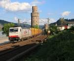 185 580-8 von Crossrail mit Containerzug in Fahrtrichtung Norden. Aufgenommen am 16.07.2014 in Oberwesel.