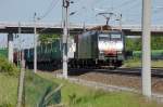 ES 64 F4 - 207 (189 207-4) der CTL Logistik GmbH mit einem Containerzug zwischen Growudicke und Rathenow in Richtung Stendal. 05.06.2010
Einen Gru zurck an den Lokfhrer frs hupen!