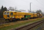 GSM 342 DB Bahnbau Gruppe / 99 80 9121 009-1 und 80 9125 915-4 am 10.12.2020 im Bf Anklam auf 7 abgestellt.