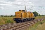 293 008 und 293 007 der DB Bahnbau rollten am 30.07.23 Lz durch Rodleben Richtung Magdeburg.