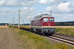 232 550 der DB Bahnbau führte am 30.07.23 einen Flachwagenzug durch Rodleben Richtung Roßlau.