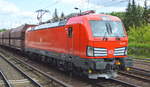 DB Cargo AG mit der auch erst seit wenigen Wochen auf Schienen befindlichen Vectron  193 370  [NVR-Nummer: 91 80 6193 370-4 D-DB]  mit einem leeren Erzzug Richtung Hamburg am 14.05.19 Berlin-Hirschgarten.