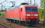 DB Cargo AG [D] mit  145 044-4  [NVR-Nummer: 91 80 6145 044-4 D-DB] am 04.09.19 Durchfahrt Bahnhof Flughafen Berlin Schönefeld.