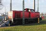 Portrait von 294 956-8, als diese am Nachmittag des 24.03.2019 bei der Franziusstraße im Hafen von Bremerhaven abgestellt dort strand und auf ihren nächsten Einsatz wartete.