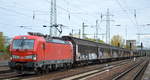 DB Cargo AG [D] mit  193 387  [NVR-Nummer: 91 80 6193 387-8 D-DB] und Ganzzug Schiebewandwagen am 27.10.20 Durchfahrt BF. Flughafen BER Terminal 5.