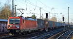DB Cargo AG [D] mit  187 146  [NVR-Nummer: 91 80 6187 146-6 D-DB] und Containerzug Richtung Frankfurt/Oder am 19.12.20 Berlin-Hirschgarten.