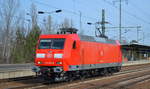 DB Cargo AG [D]  145 043-6  [NVR-Nummer: 91 80 6145 043-6 D-DB], inzwischen wieder ohne MEG Logo am 24.02.21 Durchfahrt Bf.