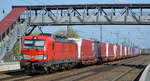 DB Cargo AG [D] mit  193 377  [NVR-Nummer: 91 80 6193 377-9 D-DB] und Taschenwagenzug am 20.04.21 Durchfahrt Bf.