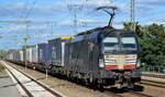 DB Cargo AG (D) / Mercitalia Rail S.r.l., Roma [I] mit der MRCE Vectron  X4 E - 707  [NVR-Nummer: 91 80 6193 707-7 D-DISPO] und KLV-Zug am 12.10.22 Durchfahrt Bahnhof Golm.