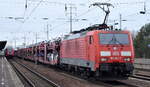 DB Cargo AG [D] mit ihrer  189 022-7  [NVR-Nummer: 91 80 6189 022-7 D-DB] und einem PKW-Transportzug Richtung Frankfurt/Oder am 22.02.23 Durchfahrt Bahnhof Flughafen BER Terminal 5