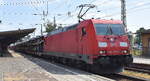DB Cargo AG, Mainz mit ihrer  185 395-1  (NVR:  91 80 6185 395-1 D-DB ) und einem PKW-Transportzug am 22.06.23 Durchfahrt Bahnhof Falkenberg Elster zu den Rangiergleisen.