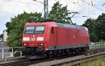 DB Cargo AG [D] mit ihrer  185 061-9  [NVR-Nummer: 91 80 6185 061-9 D-DB] am 26.06.23 Vorbeifahrt Bahnhof Magdeburg Neustadt.