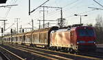 DB Cargo AG, Mainz mit ihrer  193 398  (NVR:  91 80 6193 398-5 D-DB ) und einem gemischten Güterzug