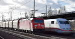 DB Cargo AG, Mainz mit ihrer  185 260-7  (NVR:  91 80 6185 260-7 D-DB ) und einem gemischten Güterzug Richtung Ziltendorf EKO am 01.02.24 Durchfahrt Bahnhof Schönefeld bei Berlin.