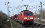DB Cargo AG, Mainz mit ihrer  189 010-2  (NVR:  91 80 6189 010-2 D-DB ) und einem PKW-Transportzug Richtung Frankfurt/Oder am 26.02.24 Durchfahrt Bahnhof Berlin Hohenschönhausen.