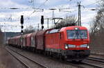 DB Cargo AG, Mainz ihrer  193 396  (NVR:  91 80 6193 396-9 D-DB ) und einem Güterzug für Stahlprodukte Richtung Frankfurt/Oder am 11.03.24 Höhe Bahnhof Saarmund.