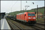 DB Cargo 185 175-7 hielt am 08.04.2024 zum Personalwechsel in Würzburg Hbf.