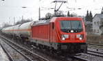 DB Cargo Deutschland AG mit  187 120  [NVR-Number: 91 80 6187 120-1 D-DB] und gemischtem Güterzug am 08.03.19 Berlin-Hirschgarten bei strömendem Regen.