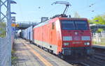 DB Cargo Deutschland AG mit  189 055-7  [NVR-Number: 91 80 6189 055-7 D-DB] und Containerzug am 17.04.19 Durchfahrt Bf.