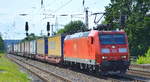 DB Cargo AG [D] mit  185 142-7  [NVR-Nummer: 91 80 6185 142-7 D-DB] und Taschenwagenzug Richtung Rostock am 16.06.20 Bf.