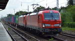 DB Cargo AG [D] mit  193 561  [NVR-Nummer: 91 80 6193 561-8 D-DB] mit  189 061-5  [NVR-Nummer: 91 80 6189 061-5 D-DB] und Containerzug am Haken am 19.08.20 Berlin-Hirschgarten.