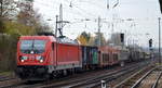 DB Cargo AG [D] mit  187 107  [NVR-Nummer: 91 80 6187 107-8 D-DB] und einem kunterbunt gemischten Güterzug Richtung Frankfurt/Oder am 13.11.20 Berlin Hirschgarten.