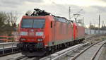 DB Cargo AG [D] mit einem Lokzug mit  185 145-0  [NVR-Nummer: 91 80 6185 145-0 D-DB] am Haken von  185 081-7  [NVR-Nummer: 91 80 6185 081-7 D-DB] am 28.01.21 Berlin Karow.