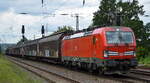 DB Cargo AG [D] mit  193 398  [NVR-Nummer: 91 80 6193 398-5 D-DB] und Ganzzug Schiebewandwagen am 31.08.21 Durchfahrt Bf.