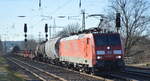 DB Cargo AG [D] mit  189 063-1  [NVR-Nummer: 91 80 6189 063-1 D-DB] und gemischtem Güterzug am 09.03.22 Durchfahrt Bf.