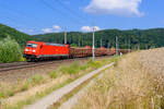 185 312 DB Cargo mit einem gemischten Güterzug bei Wernstein Richtung Wels, 22.07.2020