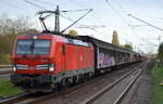 DB Cargo AG [D] mit  193 392  [NVR-Nummer: 91 80 6193 392-8 D-DB] und einem gemischten Güterzug am 03.11.22 Durchfahrt Bahnhof Berlin Hohenschönhausen.