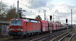 DB Cargo AG [D] mit  193 387  [NVR-Nummer: 91 80 6193 387-8 D-DB] und einem gemischten Güterzug Richtung Ziltendorf EKO am 10.11.22 Berlin Hirschgarten.
