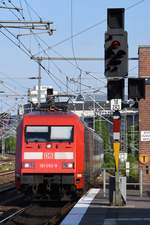 BERLIN, 23.06.2019, 101 052-9 mit einem IC nach Amsterdam Centraal bei der Einfahrt in den Ostbahnhof