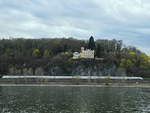 Eine ICE-Garnitur war Anfang April 2021 auf der linken Rheinseite bei Remagen unterwegs.