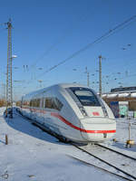 Ein ICE4 (9212) bei der Durchfahrt am Hauptbahnhof Wanne-Eickel.