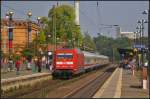 DB 101 111-3 mit dem IC 2348 Hamburg-Altona - Düsseldorf bei dem planmäßigen Halt am 05.09.2014 in Uelzen auf Gleis 101