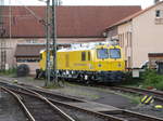 DB Netz Instandhaltung 740 001 am 12.05.17 in Fulda Hbf vom Bahnsteig aus fotografiert
