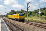 Messzug 720 302 / 719 302 von Netz Instandhaltung ausfahrend im Bahnhof Sassnitz. - 28.07.2019