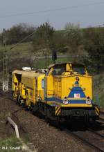 DB Netz Instandsetzung 203 309-0 mit 08-475 UNIMAT 4S Richtung Regensburg, KBS 880 Passau – Nrnberg, fotografiert bei Laaber am 24.04.2010 --> Inbetriebnahme der Lok 1971 als DR 110 384-5, spter Umbau zu DR 112 384-3, ab 1992 Umbezeichnung in 202 384-4, 2007 Vergabe der aktuellen Nummer