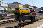 Die DB-Netz 218 281 bei Durchfahrt im Regensburger Hauptbahnhof am 07.05.2016