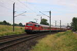 DB 111 189 zieht am 05.06.2022 den Murgtäler Radexpress aus dem Bahnhof Kuppenheim in Richtung Freudenstadt.