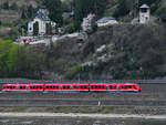 Der Dieseltriebzug 620 023-1 war Anfang April 2021 bei Remagen zu sehen.