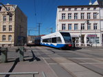 Nach der Ausfahrt aus dem Stralsunder Hbf verläuft die Strecke nach Rostock zwischen zwei Häuserlücken.So mußte auch der UBB 646 112,am 01.April 2016,nach Barth durch die