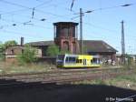 30.04.2007  672 915  verlt den Bahnhof Naumburg Hbf in Richtung Nebra. Leider ist der schne Lokschuppen dem Verfall preisgegeben! 