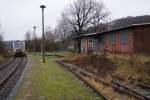 VT 762 902 (der Burgenlandbahn) aus Sten kommend,bei der Einfahrt in den verlassenen Bahnhof Mertendorf.am 22.11.2010