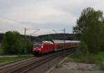 In der Kurve unterwegs war die 245 014-6, welche mir am Abend des 09.05.15 mit ihrem typischen Dosto-Zug nach Mühldorf am Rande Markt Schwabens begegnete.